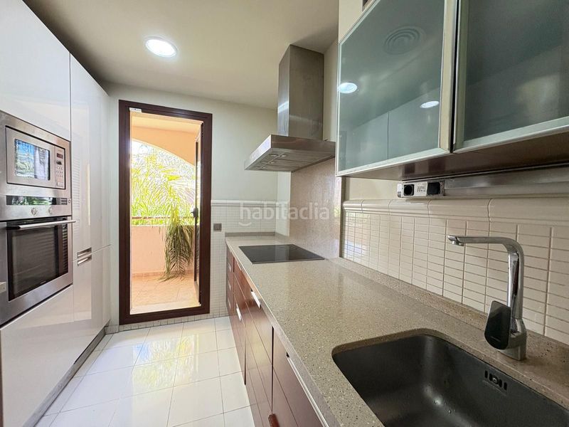 Foto 9492cbeb-f562-4d9d-b64b-13e052aea666. Piso en Las Brisas Marbella