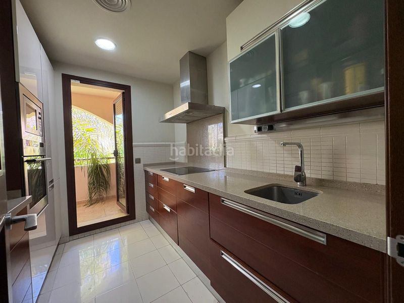 Foto bde69175-0bd7-4b87-842f-b35997cc8048. Piso en Las Brisas Marbella