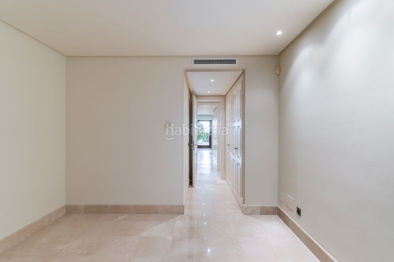 Foto d99e7de2-bc3c-4ddd-bab1-89083f1cee6d. Piso en Centro Estepona