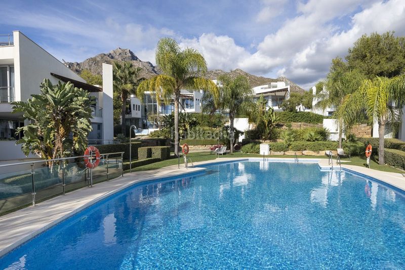 Foto c1b7f3dd-9b20-4a2e-9e12-8b52f75abf42. Casa adossada amb aparcament a Casco Antiguo Marbella