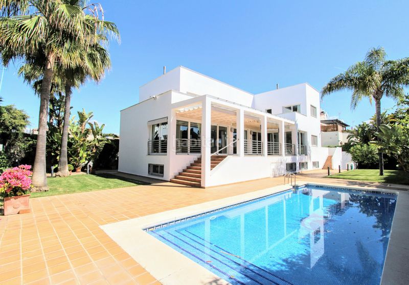 Foto 50fbdff5-8318-4379-9e24-ee76224b093d. Casa adosada en San Pedro de Alcántara Pueblo Marbella