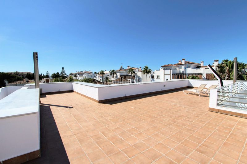Foto 5c6f1cbe-ceaf-4d89-9cdb-cf8fddd76bde. Casa adosada en San Pedro de Alcántara Pueblo Marbella