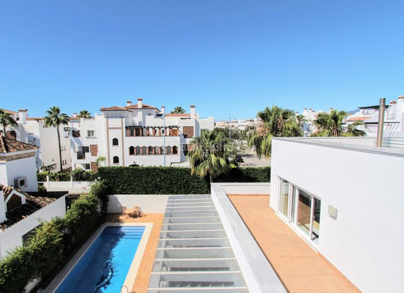 Foto 62cca82e-84a3-4b3c-b0fe-23f5532aa397. Casa adosada en San Pedro de Alcántara Pueblo Marbella