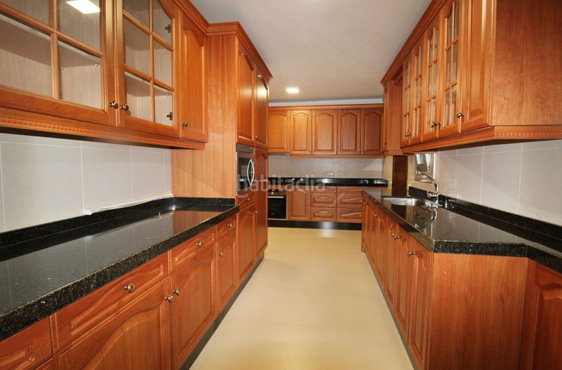 Foto f4a1f5d0-04f5-41c0-89e9-967dde09cb3f. Casa adossada amb aparcament a Guadalmina Baja Marbella