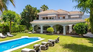 Semi detached house in Las Brisas