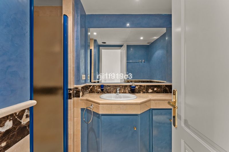 Foto 76a60288-5e0a-4406-90bf-15039dee3910. Pis amb aparcament a Elviria Marbella