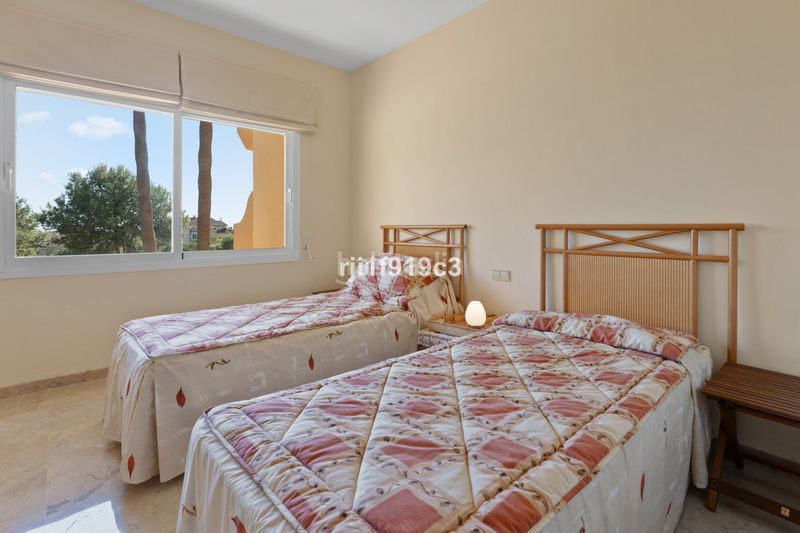 Foto a60f0b87-345b-42ff-a4dc-f134a988f176. Pis amb aparcament a Elviria Marbella