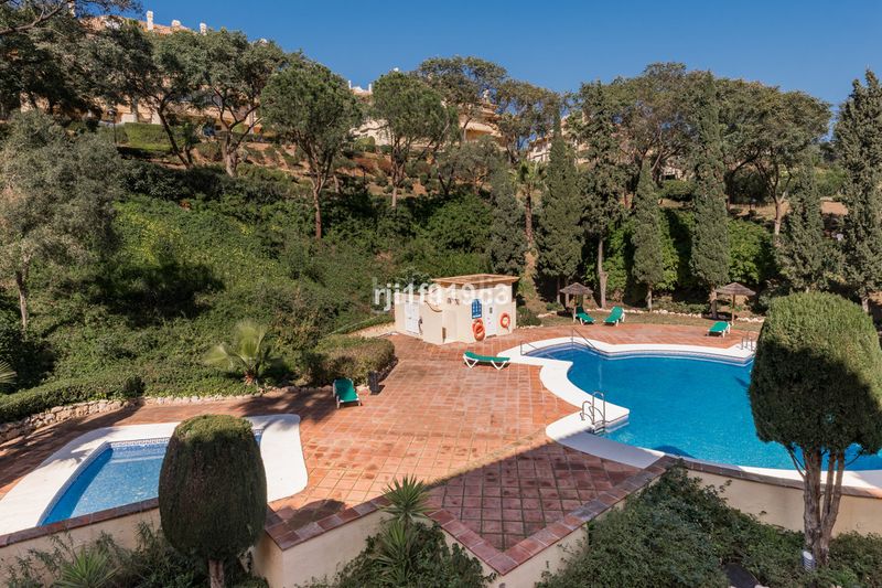 Foto aa636c4f-ba0d-45a3-af23-c357157e4718. Pis amb aparcament a Elviria Marbella
