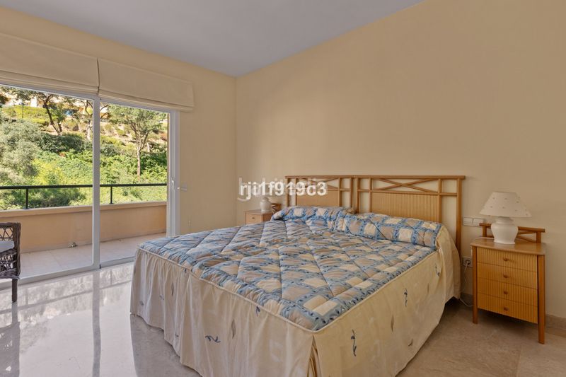 Foto b60a6542-6962-410a-8c8b-efa747e78bad. Pis amb aparcament a Elviria Marbella