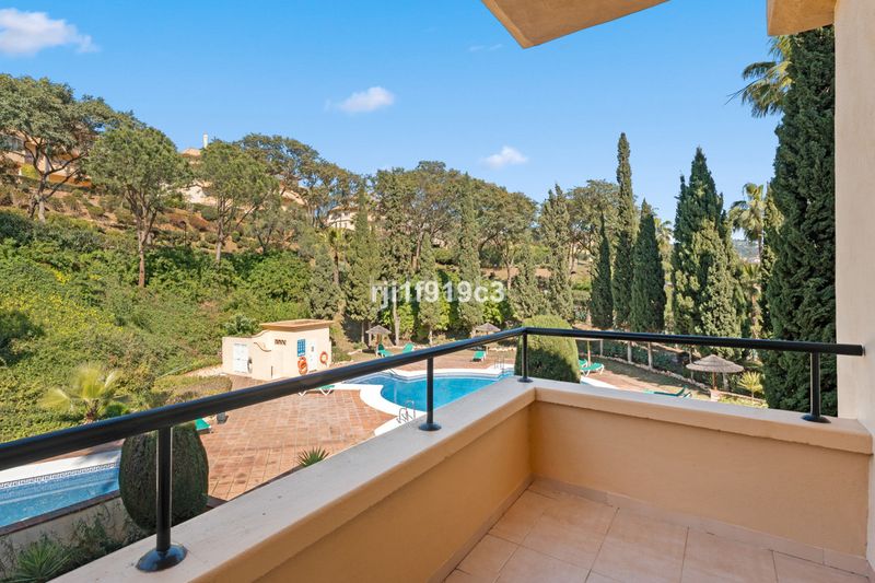 Foto f0e8c00d-4511-42b6-94d1-6d55232b9e5b. Pis amb aparcament a Elviria Marbella