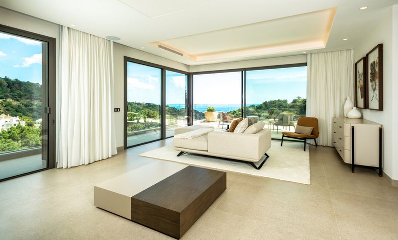 Foto 10636aeb-17b7-45d4-a517-44da16077e21. Casa adossada amb aparcament a La Zagaleta Benahavís