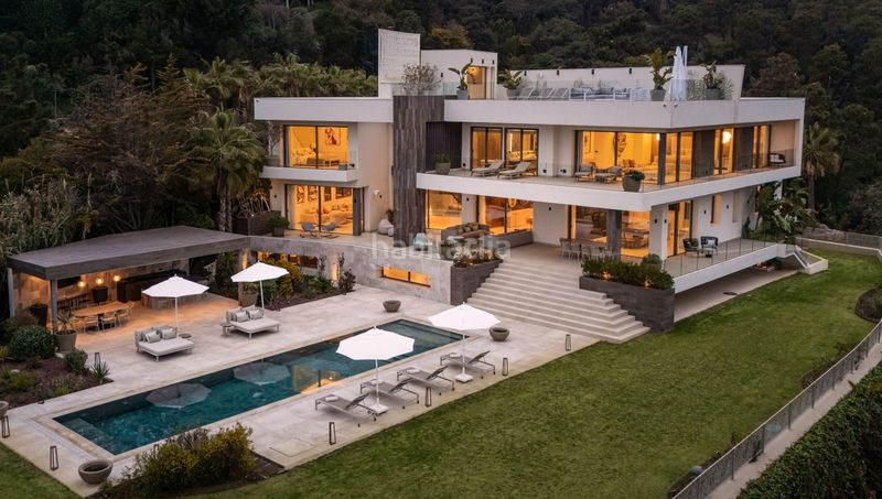 Foto 607a10f5-8638-4518-8429-432740eff627. Casa adossada amb aparcament a La Zagaleta Benahavís