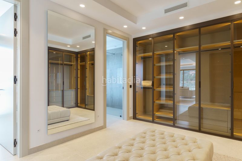 Foto 792b3821-1a1f-4dad-83cd-8dd46292293c. Casa adossada amb aparcament a La Zagaleta Benahavís