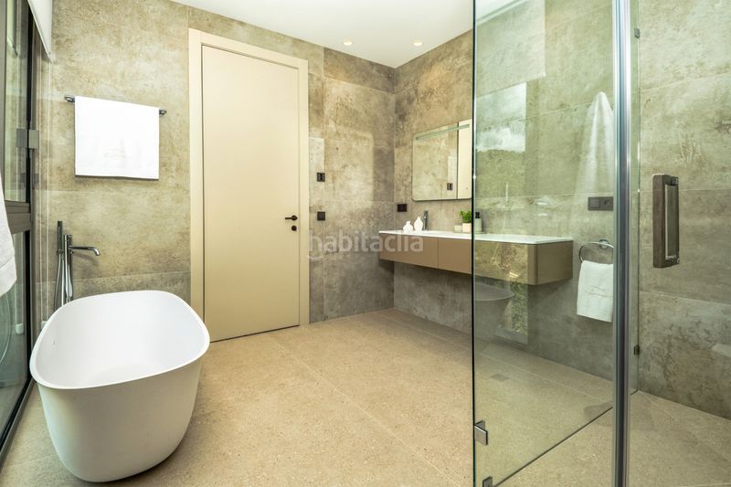 Foto ab61017c-7613-4bff-aa17-c3d025323d88. Casa adossada amb aparcament a La Zagaleta Benahavís