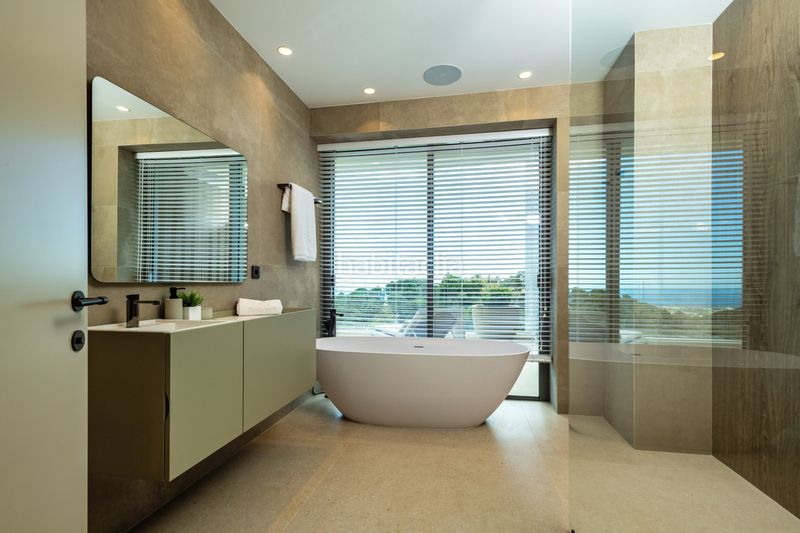 Foto d3b8594c-0e4e-4450-9f67-f68618924edf. Casa adossada amb aparcament a La Zagaleta Benahavís