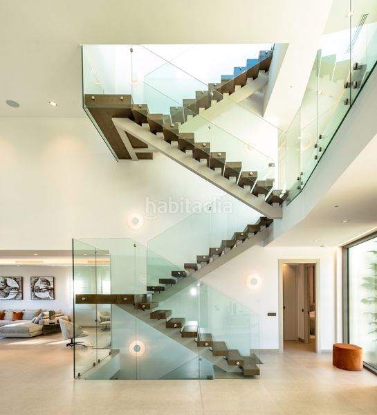 Foto d8a07124-c9bd-4b2f-94b4-6072e52459cc. Casa adossada amb aparcament a La Zagaleta Benahavís