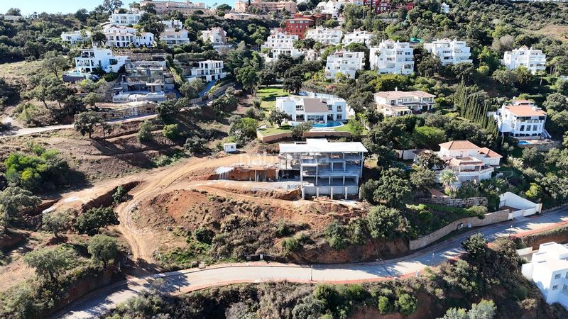 Foto 589e3ac0-8101-47f7-9391-96a851148552. Casa adossada amb aparcament a La Mairena Ojén