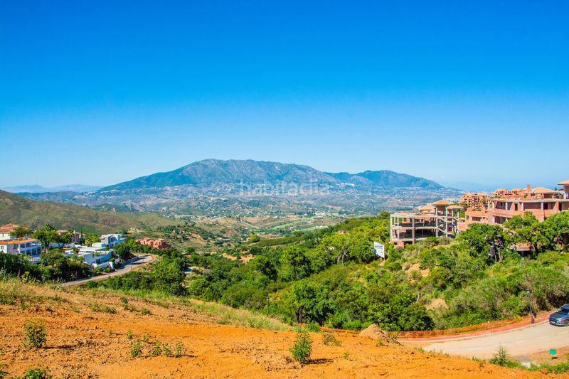 Foto ef21e81d-910a-4301-a74d-d3b39104e44f. Casa adossada amb aparcament a La Mairena Ojén