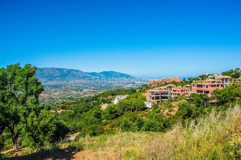 Foto f579e3c8-3b94-4680-a8d8-8dec964a622a. Casa adossada amb aparcament a La Mairena Ojén