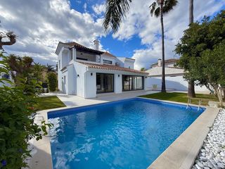 Semi detached house in Las Brisas