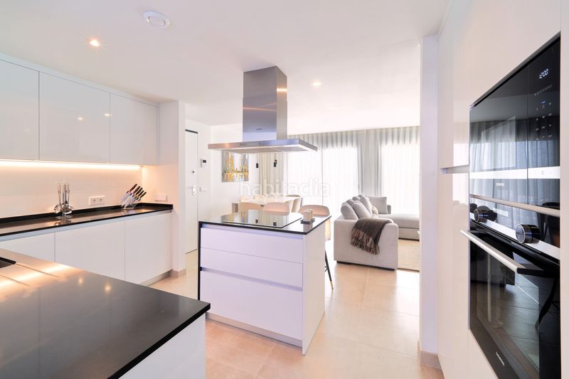 Foto 38d1d230-7c9a-4410-acf2-4c5b8030a726. Pis amb aparcament a Benatalaya Estepona