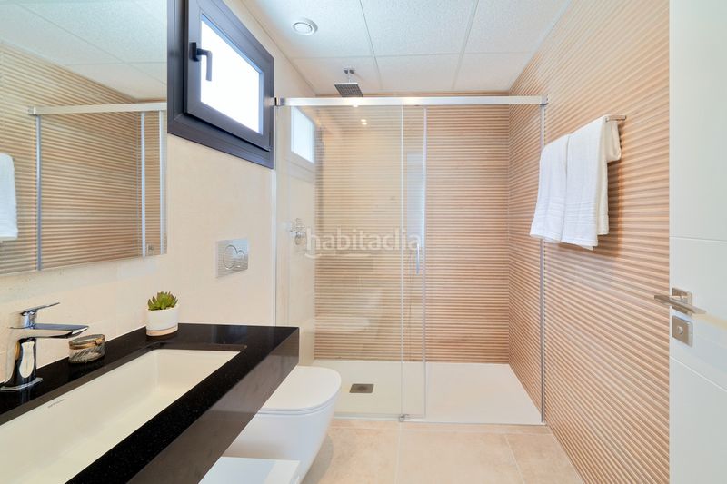 Foto b7a711d9-3147-4de7-b3ed-2ebd34fc9605. Pis amb aparcament a Benatalaya Estepona