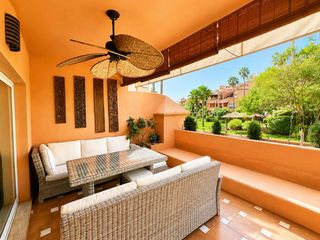 Etagenwohnung in Guadalmina Baja