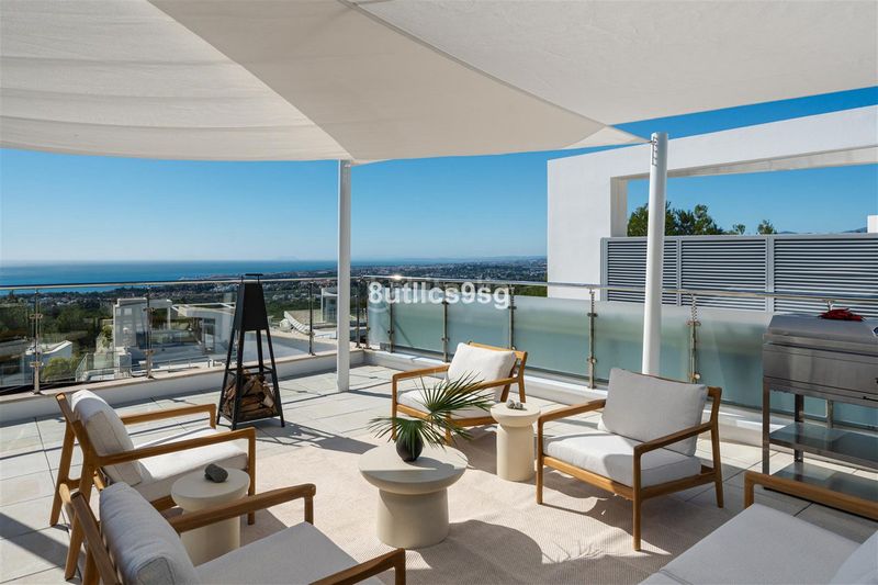 Foto 61a0018f-ce3d-4b70-9839-59387f565645. Casa adossada a Sierra Blanca Marbella