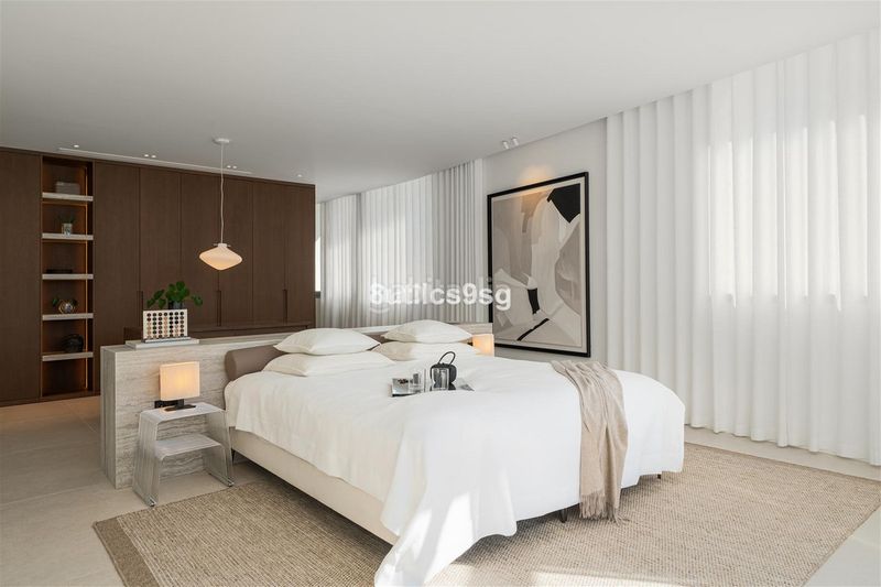 Foto f3223e5f-ebb2-46ee-92df-bd70233a65b9. Casa adossada a Sierra Blanca Marbella