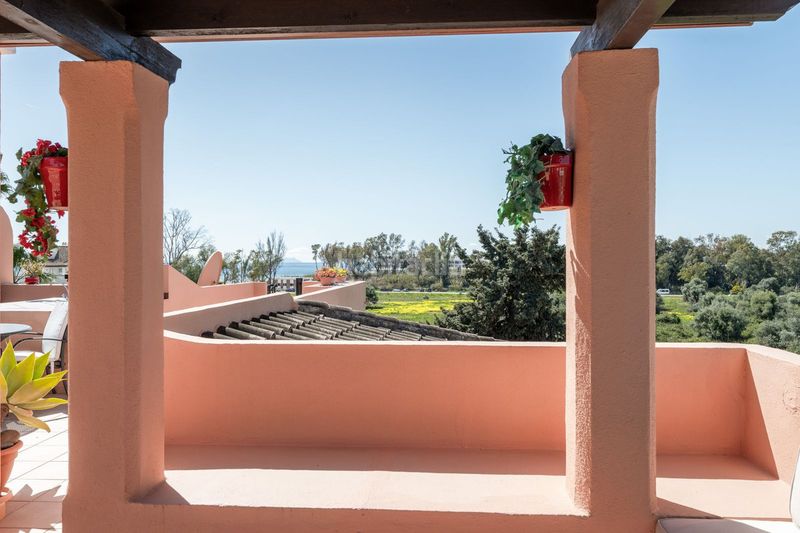 Foto 6d45427b-5d21-4dbc-b6f4-392f27ad78e2. Ático en Centro Estepona