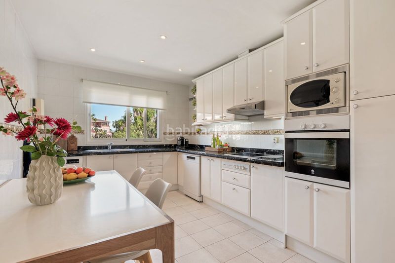 Foto d846ed83-add4-40cd-9bf6-10f709d22069. Ático en Centro Estepona