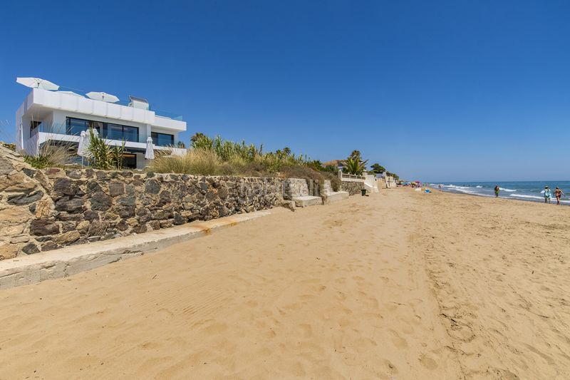 Foto 27abad08-b29e-4247-8363-f36476021d84. Casa adossada a Costabella Marbella
