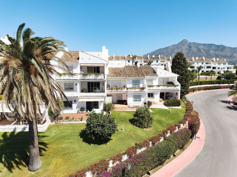 Foto 41bd55fd-299d-4485-bd5a-6a436144ed2b. Pis a Las Brisas Marbella