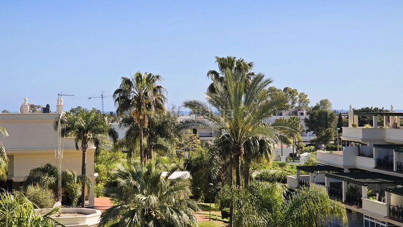Foto 7316f5b6-41a3-412c-abba-600b21dc0ac2. Àtic amb aparcament a Las Brisas Marbella