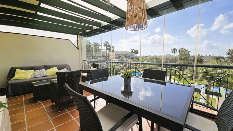 Foto 7a780bd6-a73b-4662-9a25-4bd9cc6cade6. Àtic amb aparcament a Las Brisas Marbella
