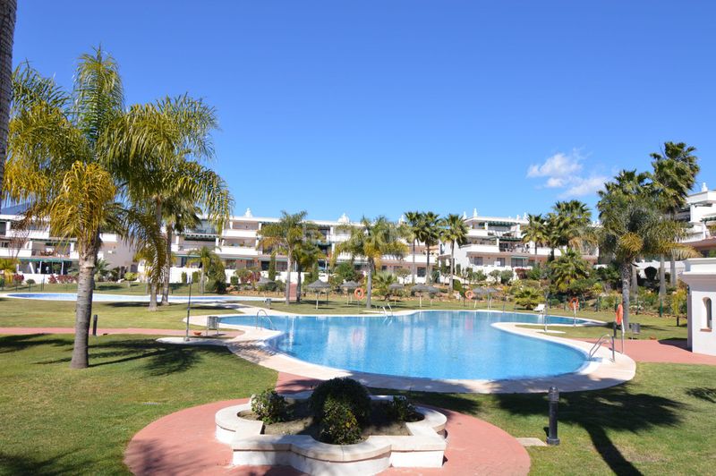 Foto c0090718-0238-4625-a30f-fb9086840995. Àtic amb aparcament a Las Brisas Marbella