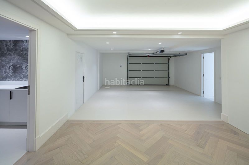 Foto c6eb9d11-7f83-44d9-bb8e-57e2cef6a1f5. Casa adossada amb aparcament a Las Brisas Marbella