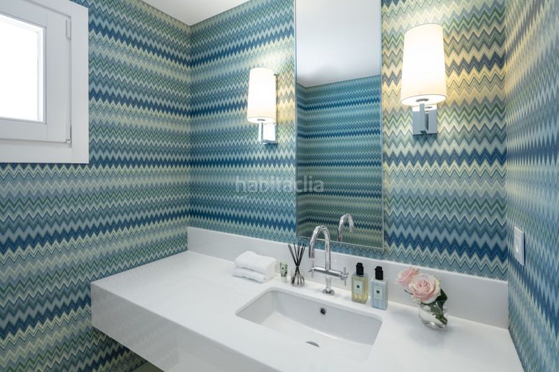 Foto c9189401-e801-4ebd-8db7-1bf5a9cd315c. Casa adossada amb aparcament a Las Brisas Marbella