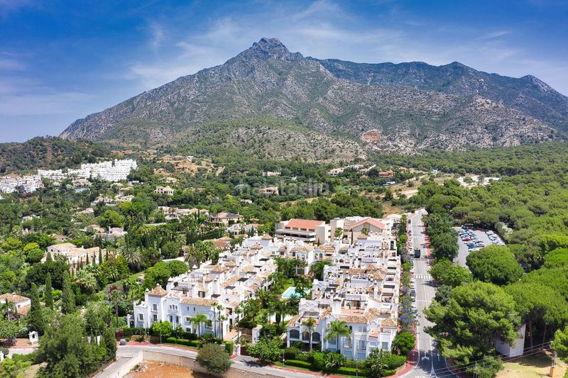 Foto f70c92f1-f98d-49b7-97d5-c5f0d07a9354. Piso en Sierra Blanca Marbella