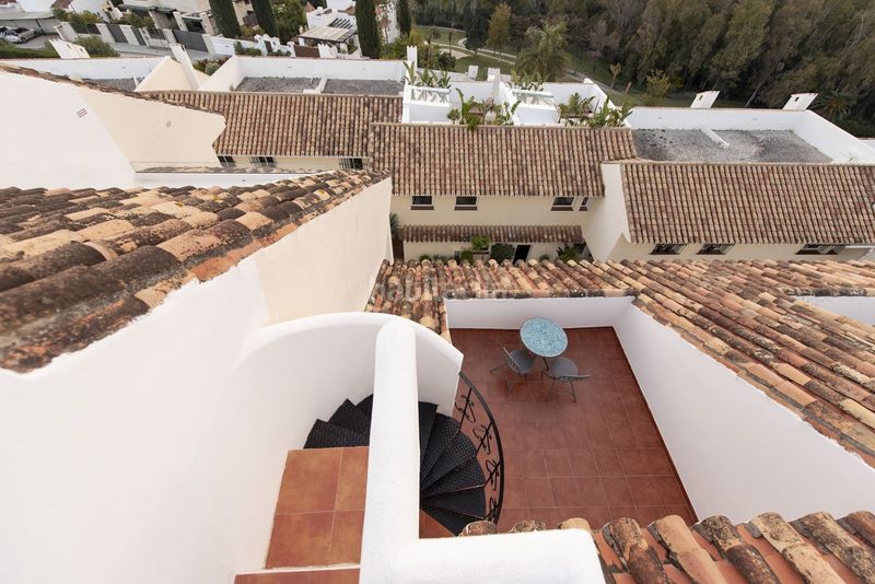 Foto 01e3e43e-3c40-46dc-8f9f-fdba04da612d. Casa adosada en Las Brisas Marbella