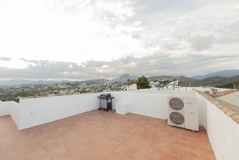 Foto bce618ba-6c90-4b35-9c0d-bcd64e5ec49e. Casa adosada en Las Brisas Marbella