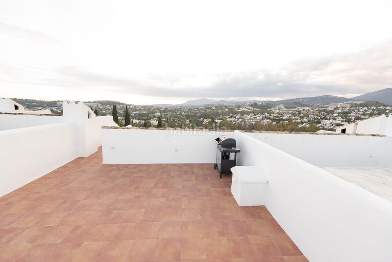 Foto d4857b1e-7e04-43db-8a82-97615a2c1d1f. Casa adosada en Las Brisas Marbella