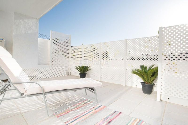 Foto 4e2a2316-64ff-4537-9f13-71a1c5124a42. Pis amb aparcament a Las Brisas Marbella