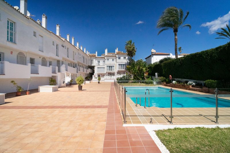 Foto d197ffb5-df9d-4fe3-9e20-2c394de3a9c9. Casa adossada amb aparcament a Puerto Banús Marbella