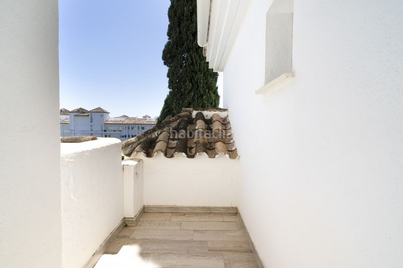 Foto d591378f-0368-49ee-9a58-9eed576e5caa. Casa adossada amb aparcament a Puerto Banús Marbella
