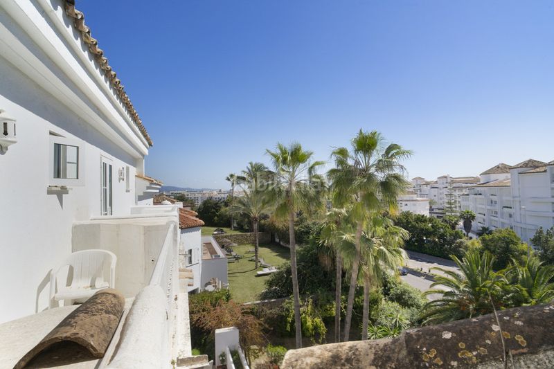 Foto eba335b3-ed7d-49e4-8bda-118d4da991b9. Casa adossada amb aparcament a Puerto Banús Marbella