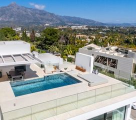 Semi detached house in Las Brisas