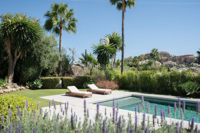 Foto f0fb5c54-41d2-4c33-8fa7-d1a2e497f3f6. Casa adossada a Las Brisas Marbella