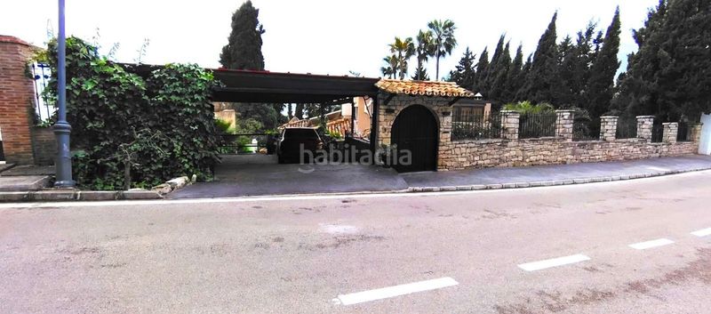 Foto 0adb0a8a-c868-4fbd-8648-8eb84aa71c2d. Casa adossada amb aparcament a Río Real Marbella