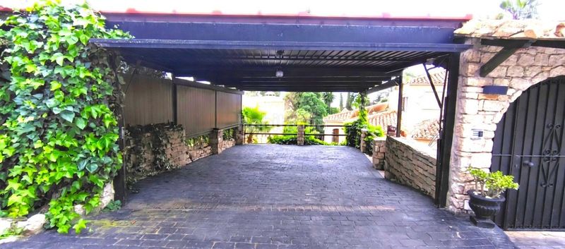 Foto 3bddcf47-29c2-40c4-a860-c6f415ad0b42. Casa adossada amb aparcament a Río Real Marbella